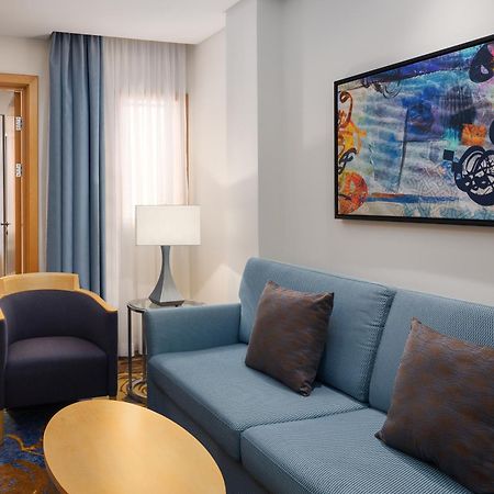 Sheraton Makkah Jabal Al Kaaba Hotel Μέκκα Εξωτερικό φωτογραφία A living room in a suite at the Hilton San Francisco Airport