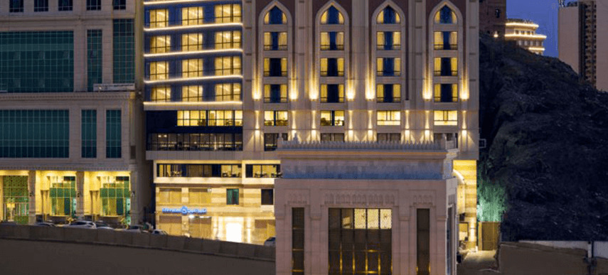 Sheraton Makkah Jabal Al Kaaba Hotel Μέκκα Εξωτερικό φωτογραφία The hotel at night